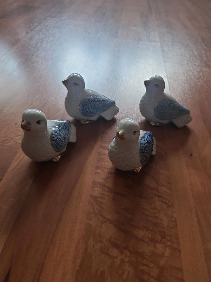 4 Stück  Porzellan Vögel in Gudensberg