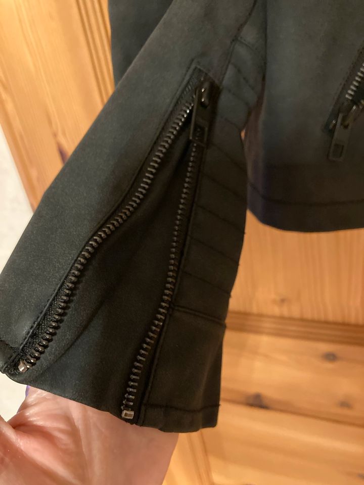 Schwarze Lederjacke von Only -Größe 42 in Langelsheim