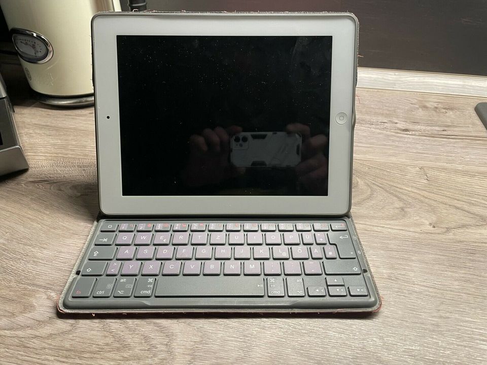 ipad 1. Generation mit Logitech Tastatur in Rothenstein