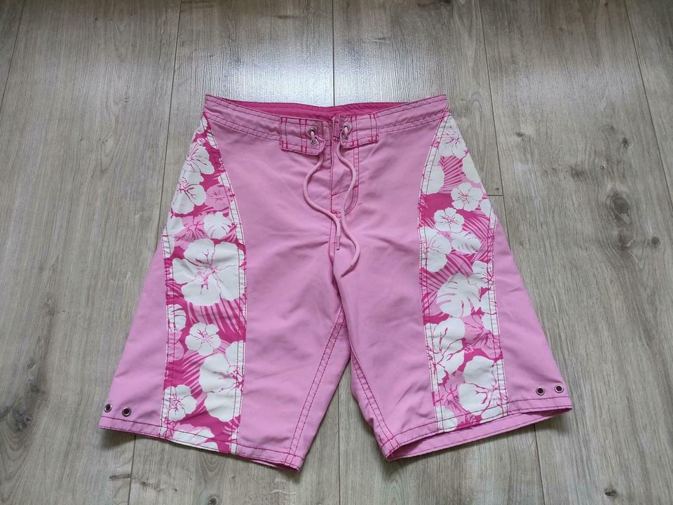 H&M Board Shorts Mädchen Gr. 140 rosa mit Blumenmotiv in Espenau