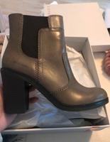 Esprit Stiefel Stiefeletten Gr. 39 Neu Taupe veganes Leder Bayern - Coburg Vorschau