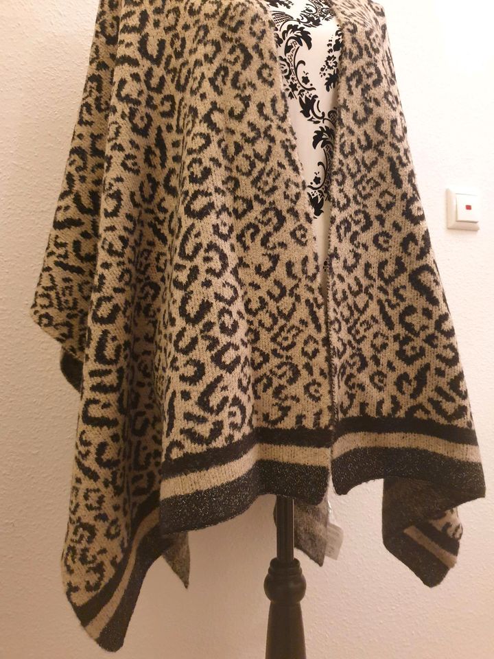 Betty Barclay Mütze Leo Cardigan Poncho Stola  XXL überwurf in Berlin