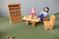 Puppenhaus Möbel mit Oma und Opa Nordrhein-Westfalen - Kamen Vorschau