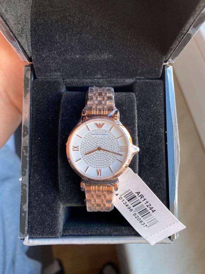 Armani Damen-Zweizeigeruhr aus roségoldfarbenem Edelstahl in Berlin