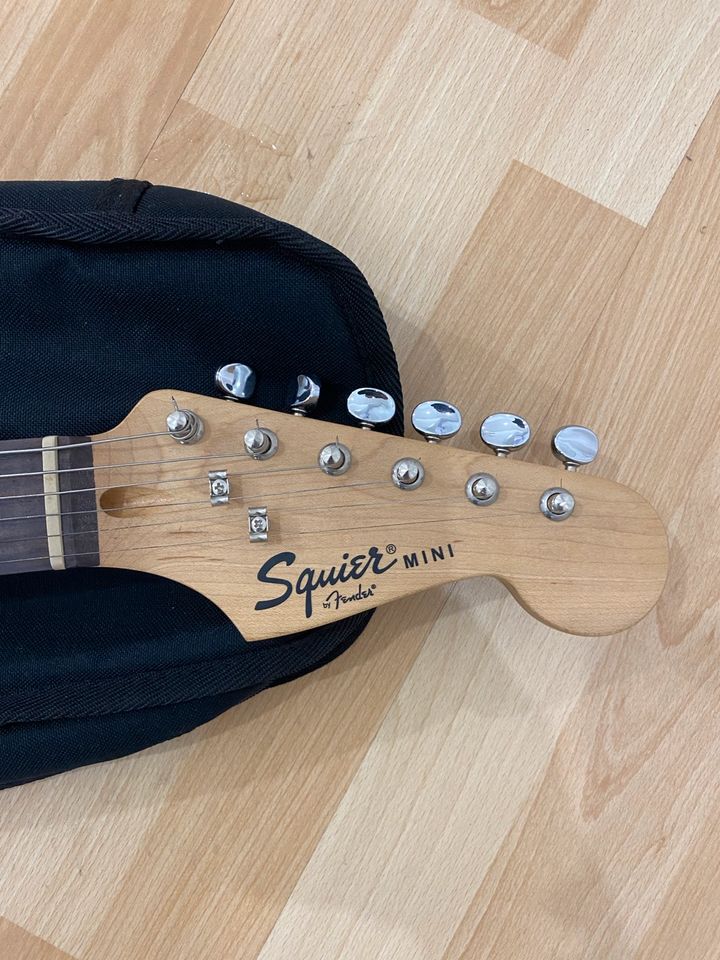 Fender E Gitarre Squier Mini  Tasche + Verstärker Marshall Kinder in Dortmund