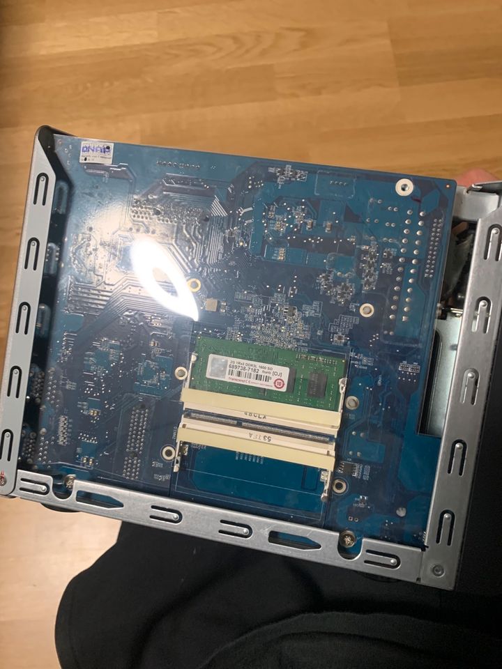 NAS Qnap TS 563 mit 2 GB RAM ohne Festplatten in München