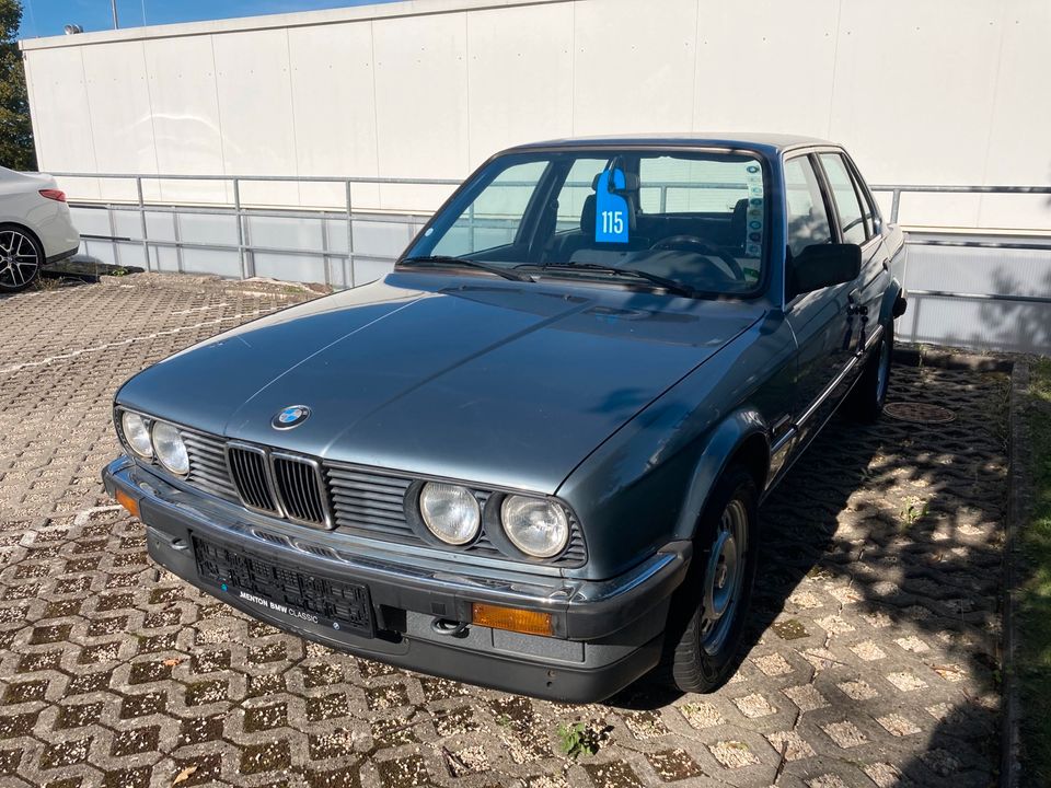 BMW E30 318i in St. Johann