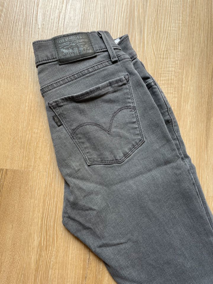 Levi’s Super Skinny Jeans XS/S (27) in München