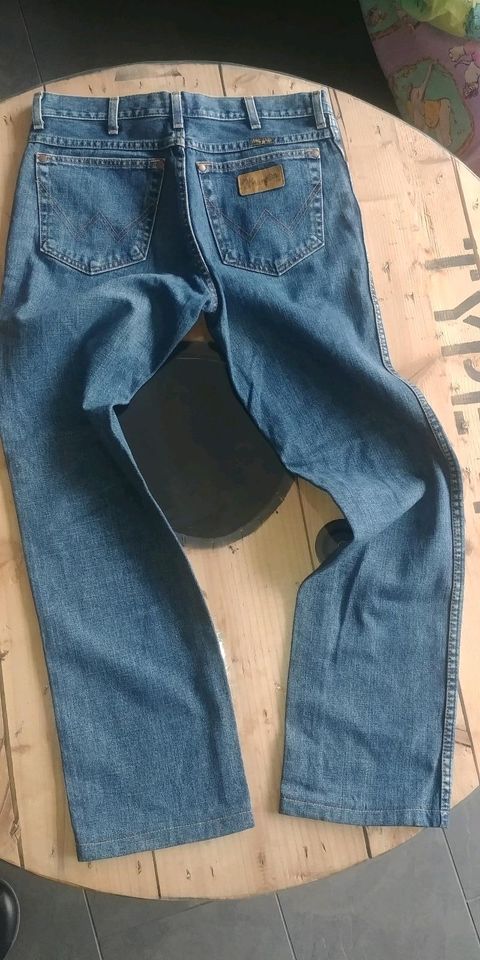 Hose Jeans Wrangler Evolution Größe W31 L32 in Dorsten