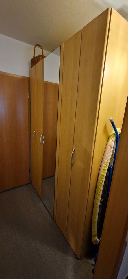 Kleiderschrank 150x215x60 mit Spiegeltür in Dresden