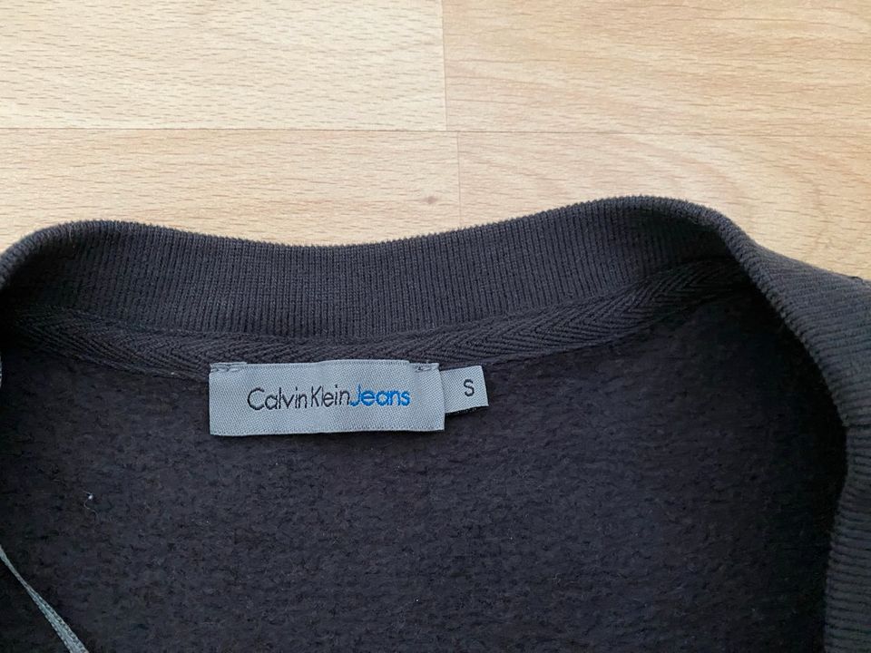 Calvin Klein cropped Sweater S in Düsseldorf
