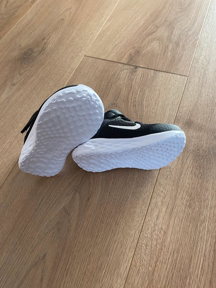 Nike Kinder/Baby Schuhe Gr. 19,5 *NEU* in Bad Bocklet
