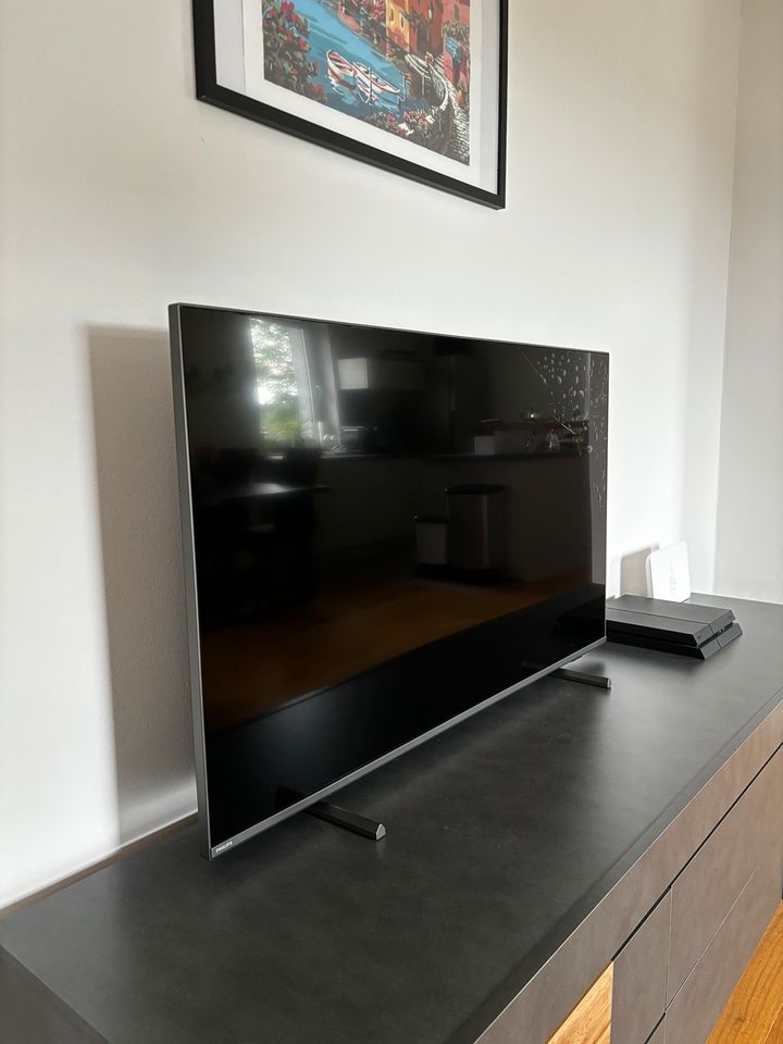 Philips Smart TV 50“ Ultra HD 4K, mit Ambilight in Rödental