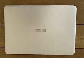 ASUS ZenBook UX305CA in Kelkheim