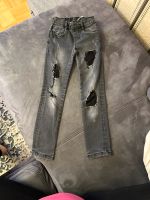 Schmale coole moderne Flicken- Jeans Gr. 134 Kr. Dachau - Dachau Vorschau