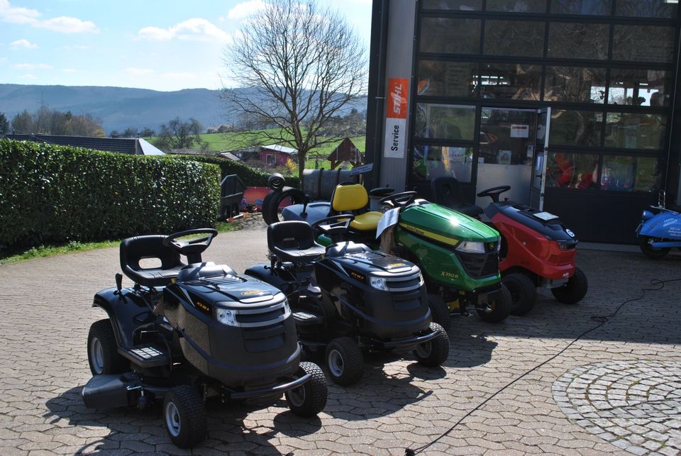 Rasenmähertraktoren, Rasentraktor, Traktor, Aufsitzmäher in Kinderbeuern