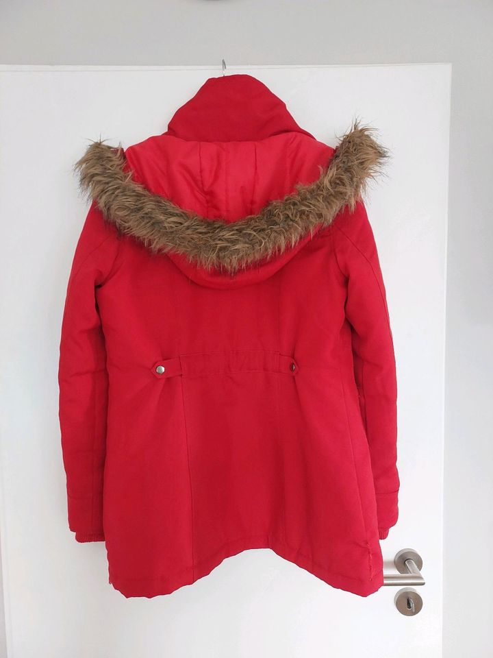 Rote Vero Moda Winterjacke in Gr. S in Neustadt am Rübenberge