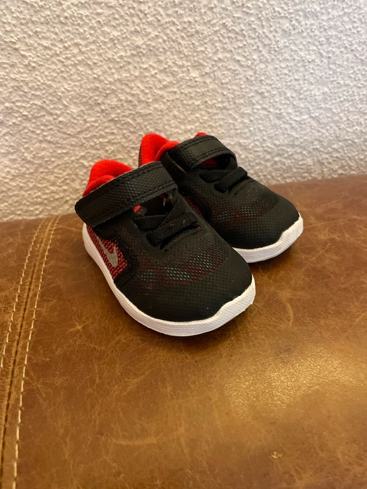 Nike Babyschuhe Gr.17 in Marburg