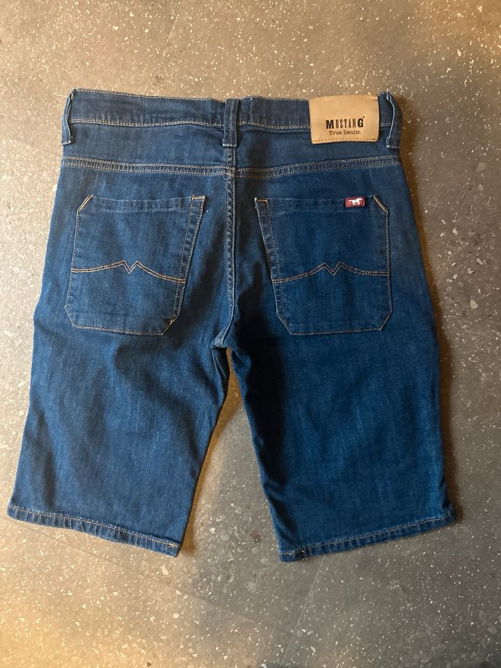 Mustang Jeans Shorts W28 in Essen