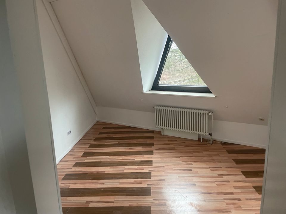 Schöne moderne Dachgeschoss Maisonette*20qm Terrasse*Waldblick* in Gladbeck