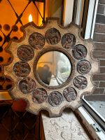 Sternzeichen-Spiegel mit geschnitztem Rahmen aus rotem Giltwood Nordrhein-Westfalen - Rahden Vorschau