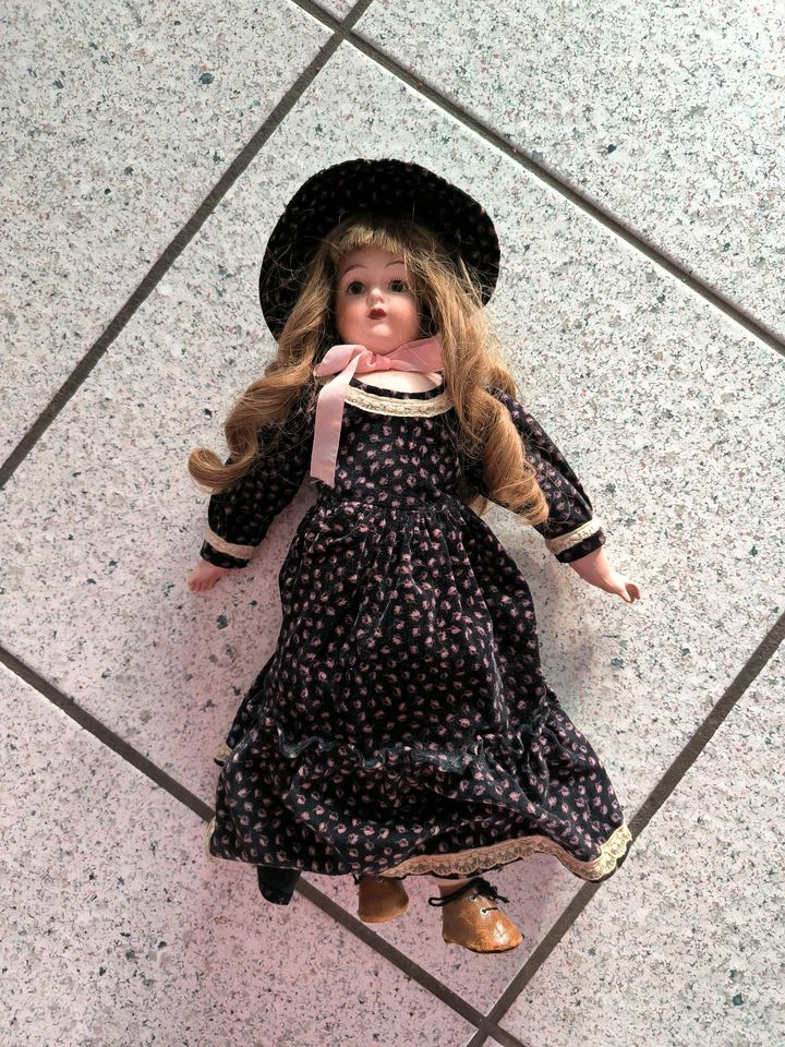 Porzellan Puppe von M. Wenke von 1980 in Köln