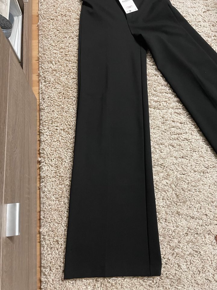 Brandneue schwarze Hose mit weitem Bein von Zara Neu!! in Ingolstadt