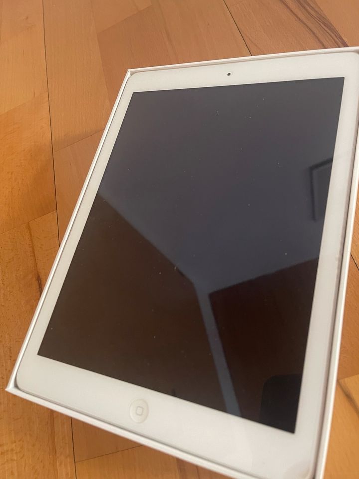 Ipad Air, A1475, 1. Generation, 32 Gb, Wifi, Cellular, Silver in Bielefeld