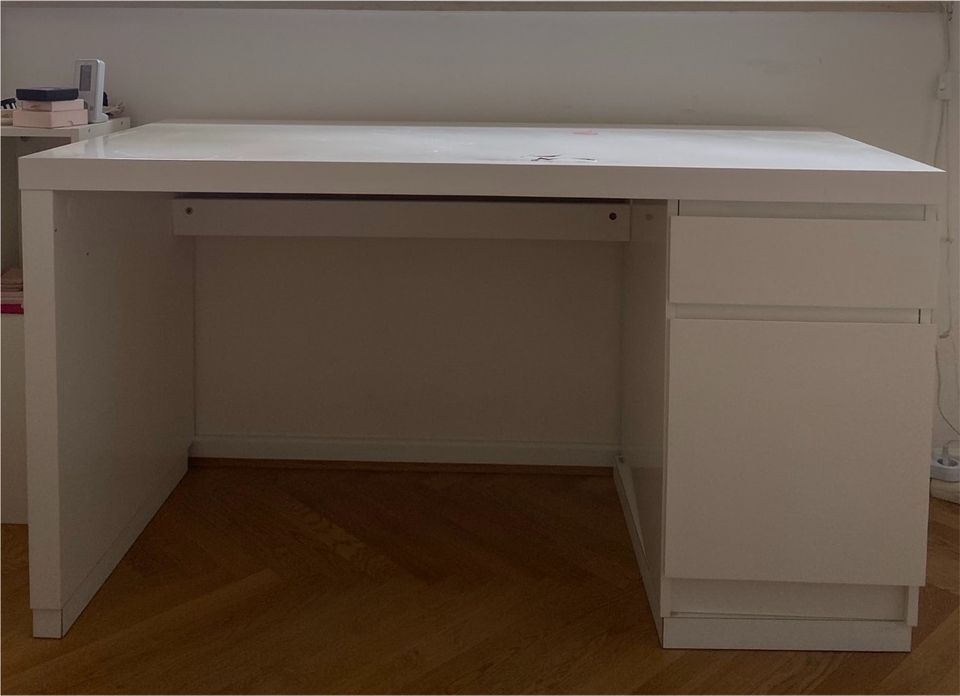 Ikea MALM Schreibtisch, weiß, 140x65cm, geschädigt in Köln