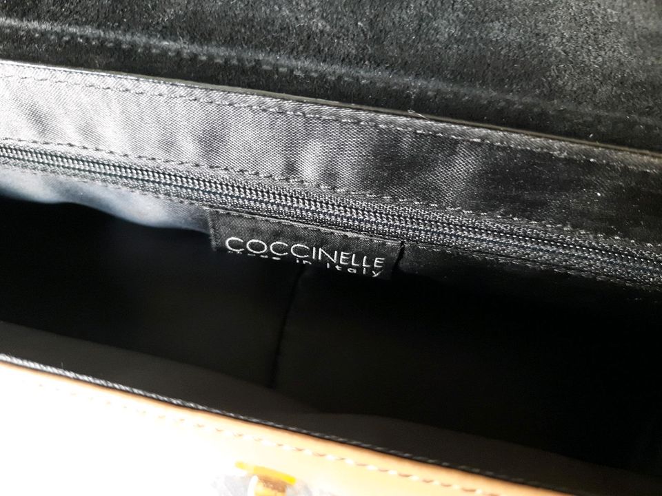 Coccinelle-Handtasche, schwarz-sand in Steinenbronn