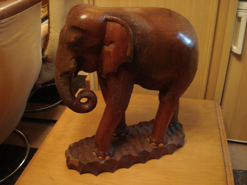 Holzelefanten, Elefant ( 2 zusammen100 € ) ca. 18 / 1o kg in Berlin