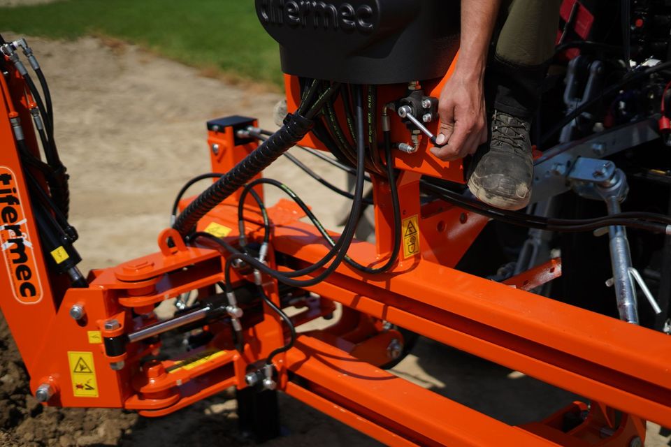 DIGGER L22 Heckbagger /Anbaubagger für Traktor inkl. Schaufel in Schmallenberg