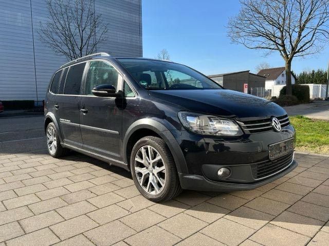 Volkswagen Touran 2.0 D Cross+DSG+Pano-SD+Kamera+Alu 17+AHK in Eltville