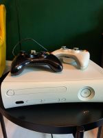 Xbox 360 Arcade mit zwei Controllern, Konsole in super Zustand! Schleswig-Holstein - Ahrensburg Vorschau