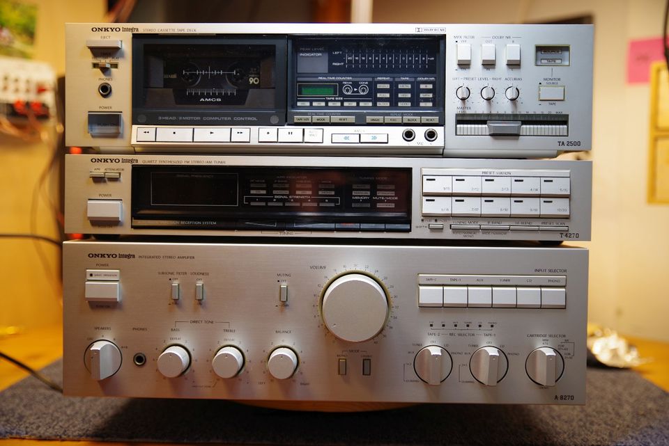 T-4270 - Spitzen-Tuner von Onkyo aus der Integra-Serie in Nürnberg (Mittelfr)