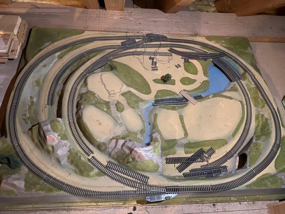 Modelleisenbahn Platte / Zug / Landschaft und Schienen in Laichingen