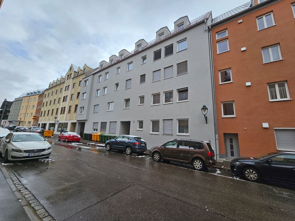 Exklusive, geräumige 1-Zimmer-Wohnung mit Einbauküche in Augsburg in Augsburg