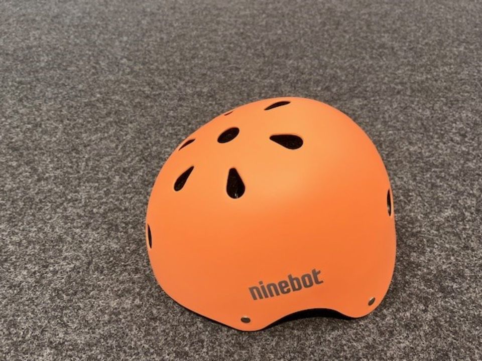 Ninebot Helm gelb oder Orange Restposten alter VK in Elmshorn