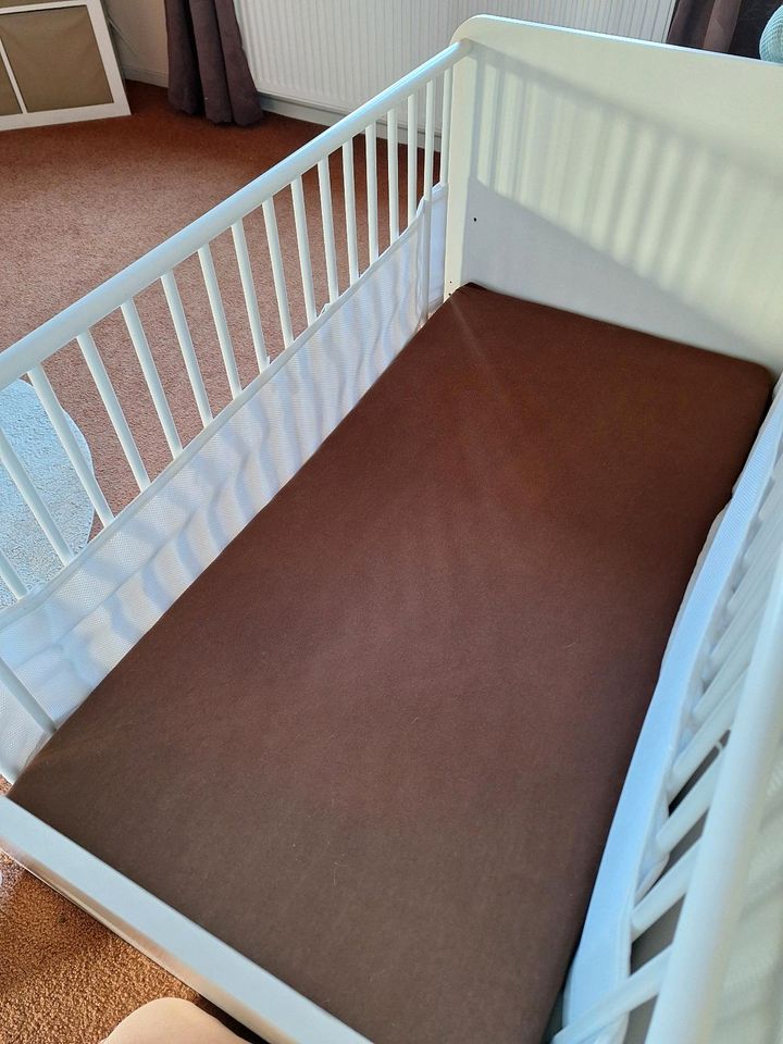 Bettumrandung für Babybett in Zeven