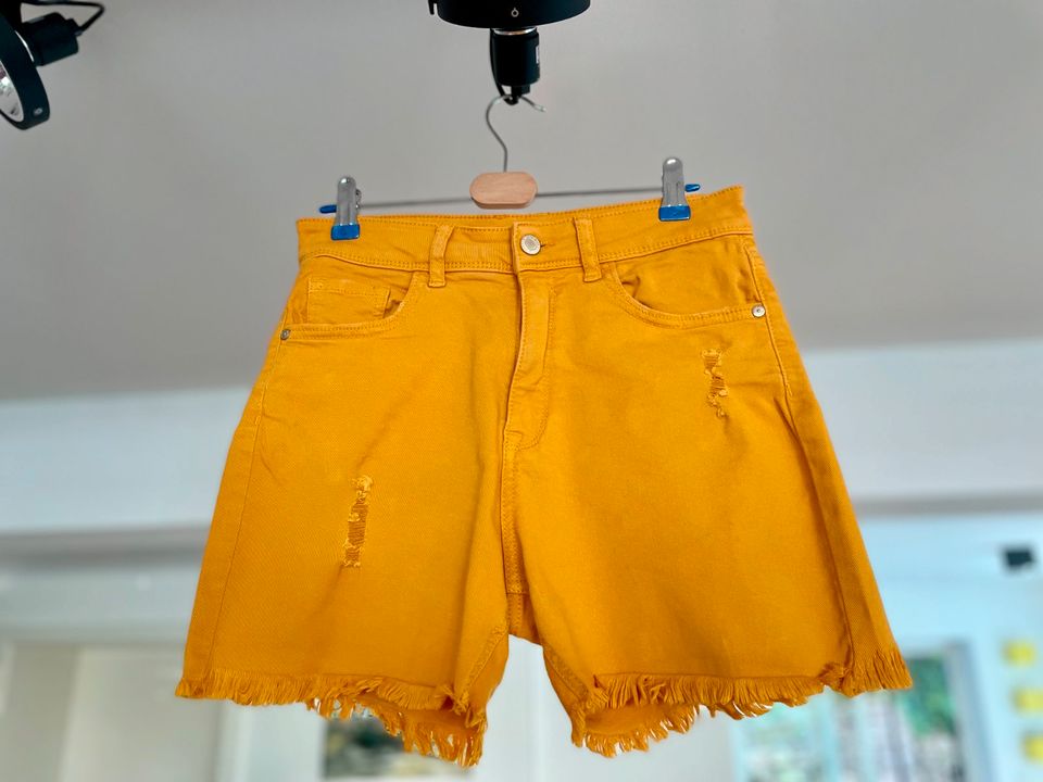 Bermuda Shorts Kurze Jeans Hose Gr. 36 /  S senf aus Baumwolle in Stuttgart