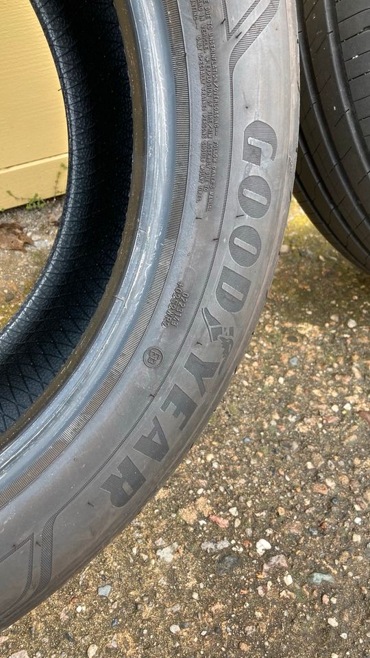 Sommerreifen GoodYear EfficientGrip Performanc 2 / 215/55 R17 98W in Riesa