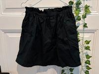 Gr.S schlicht schwarzer Rock dehnbar H&M Damenkleidung Niedersachsen - Schladen Vorschau