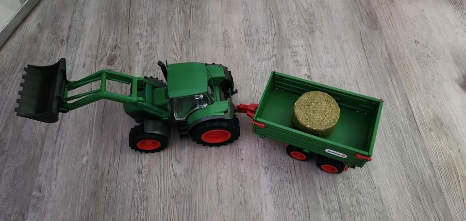 Schleich Traktor mit Anhänger, neuwertiger Zustand in Leipzig