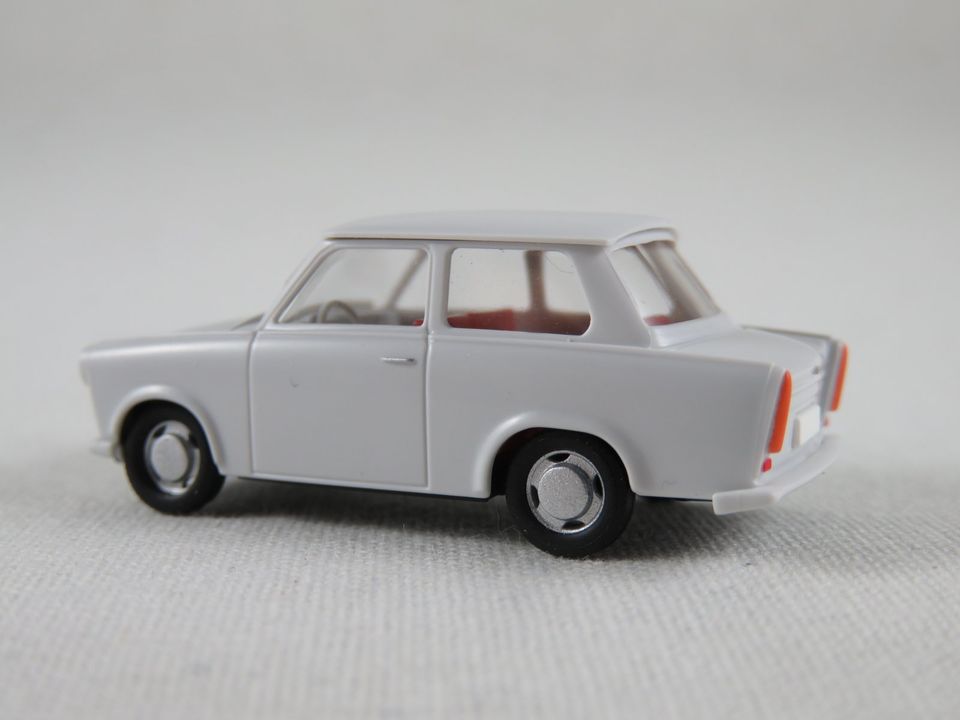 Busch 53102 Trabant P601 Limousine (1964) in polarweiß 1:87/H0 in Bad Abbach