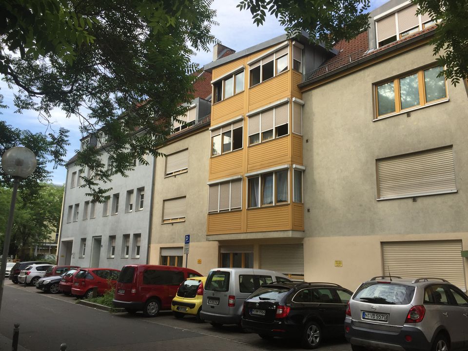 Gepflegte 1-Zimmer-DG-Wohnung mit EBK zentral am Plärrer in Nürnberg (Mittelfr)
