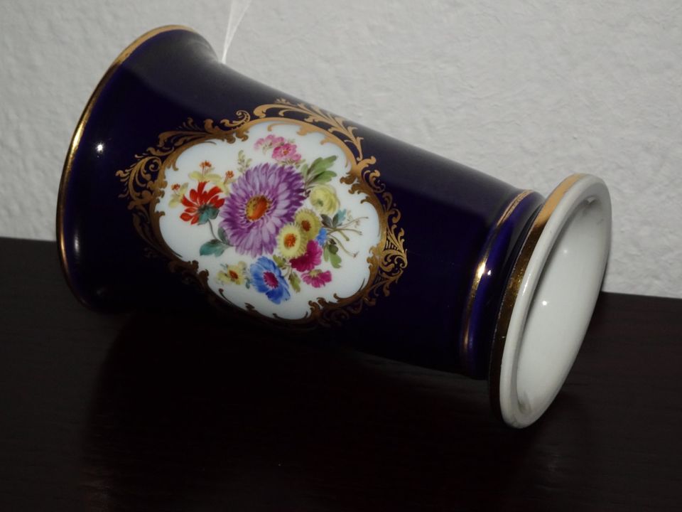 Meissen Kobalt prächtige alte Vase mit Blumen 13 cm in 1.Wahl in Hamburg