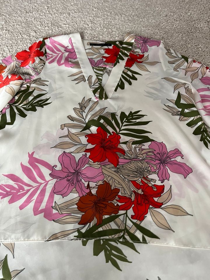 • ZARA • Bluse Blumen Design seidig glänzend in Berlin