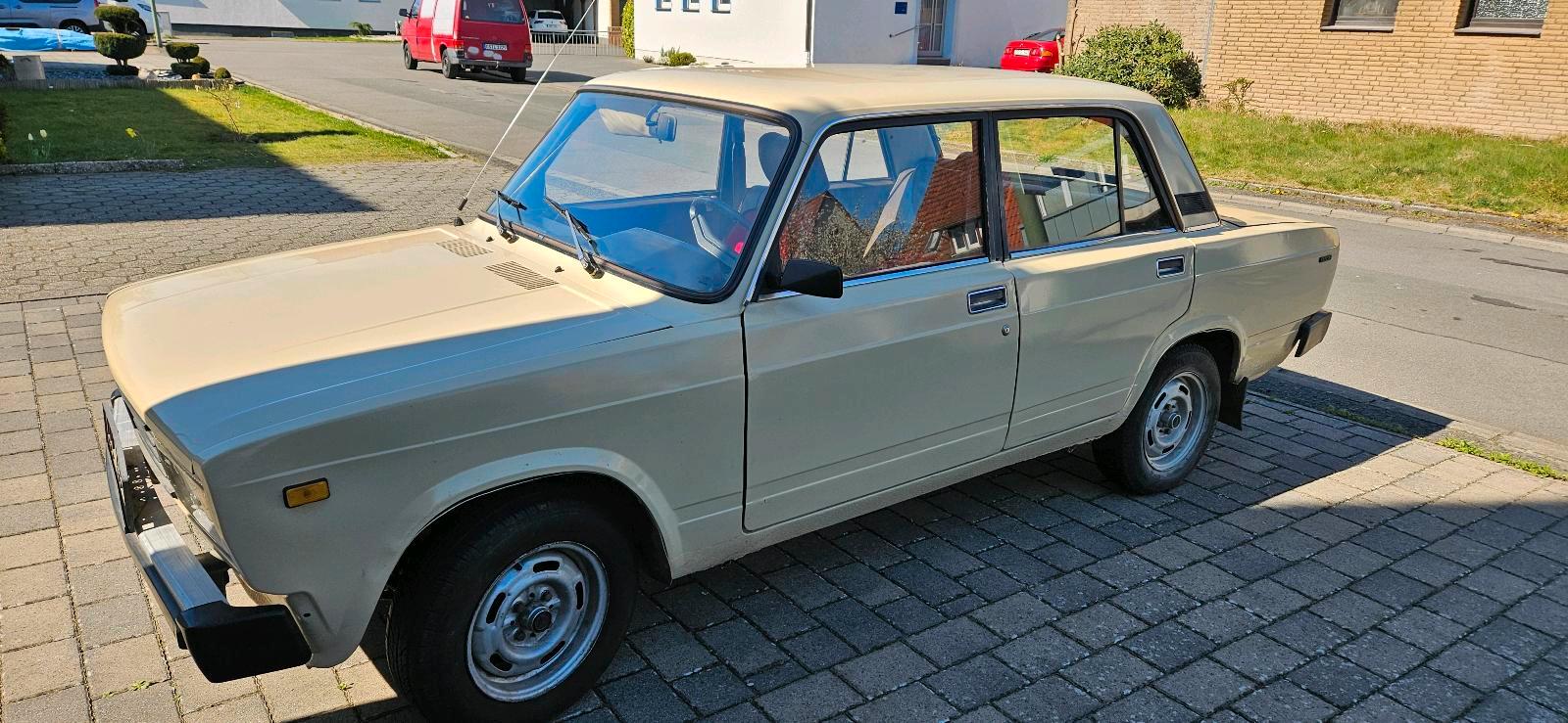 Abbildung des Autos lada2105 limousine