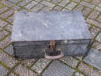 Holzkoffer Koffer Retro Vintage antik Scheunenfund Metallbeschlag Nordrhein-Westfalen - Voerde (Niederrhein) Vorschau