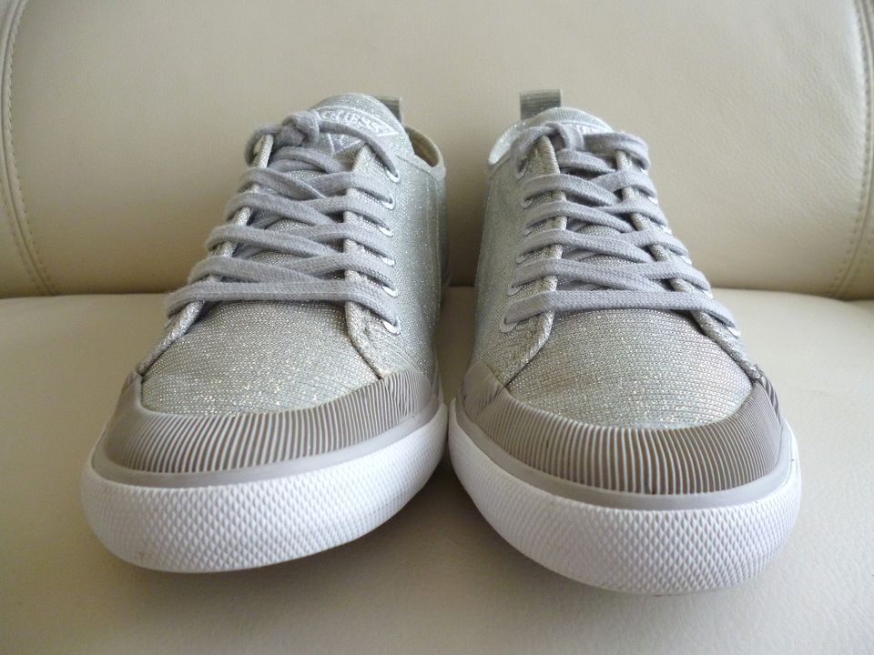 Guess Halbschuhe Sneaker Textil Silber Glitzer Gr.39 ✅ Fußbett in Bocholt